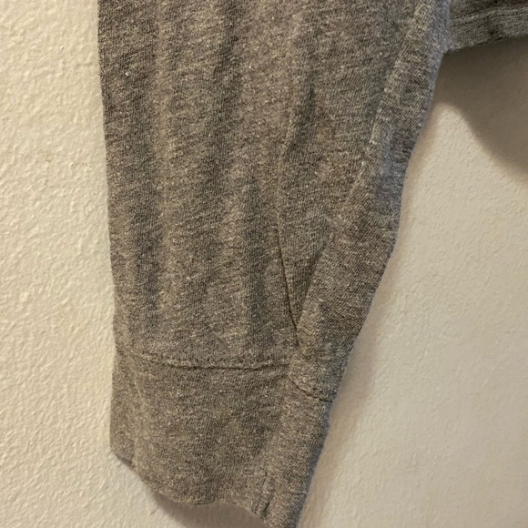 Hollister Shirt Women’s Size Medium‎ Long Sleeve Gray Pull Over - Picture 6 of 6
